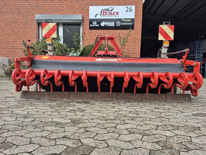 Dücker SFK 2700 - Profi Kehrmaschine 700mm Besen - beidseitiger hydr. Antrieb + Aufkratzleiste