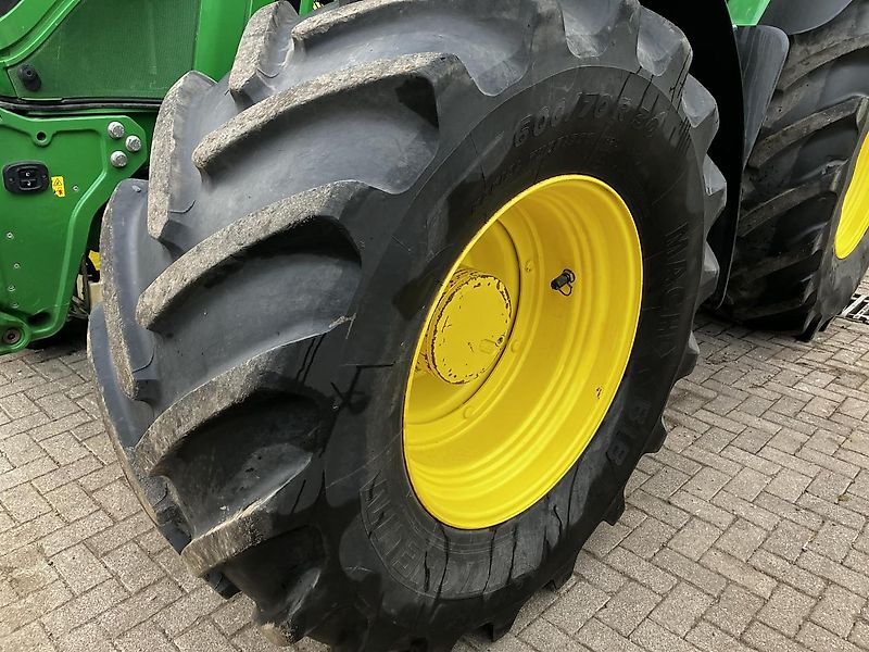 John Deere 6230R