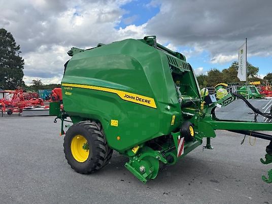 John Deere V461R