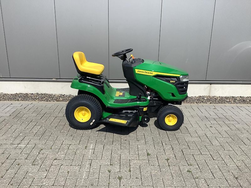 John Deere X107