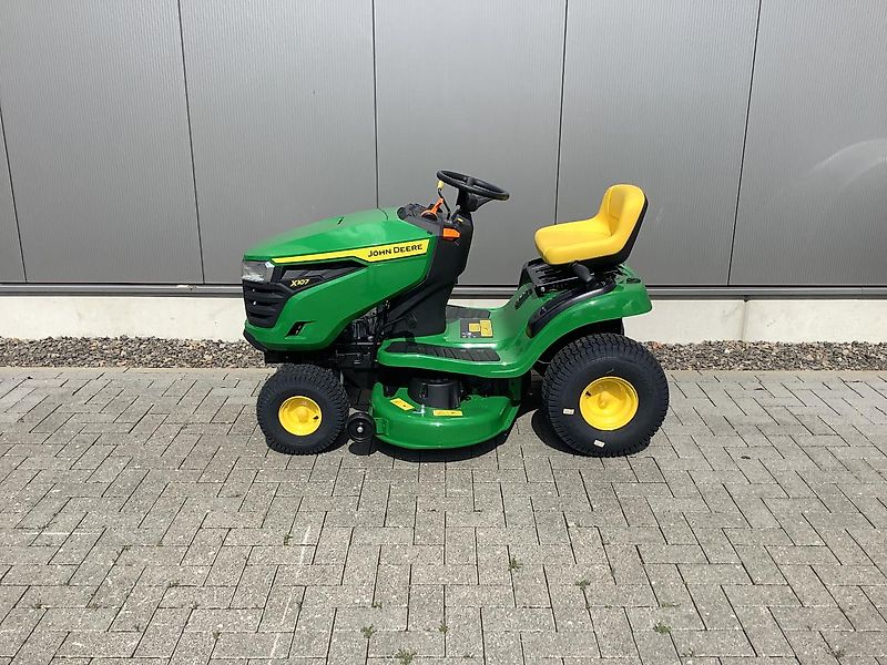 John Deere X107