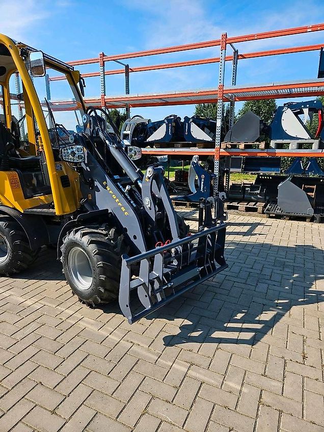 Eurotrac W 11 Kabine Euroaufnahme ohne Anbaugeräte