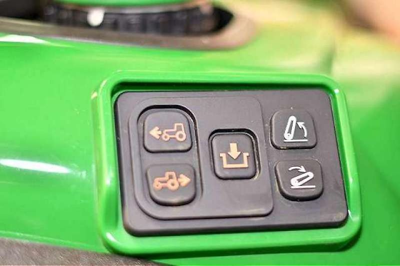 John Deere 4052R TRAKTOR