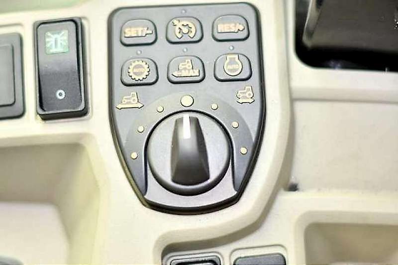 John Deere 4052R TRAKTOR