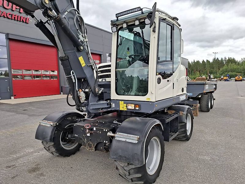 Schaeff TW95 / Engcon, Kärry, 2 kauhaa, Rasvari