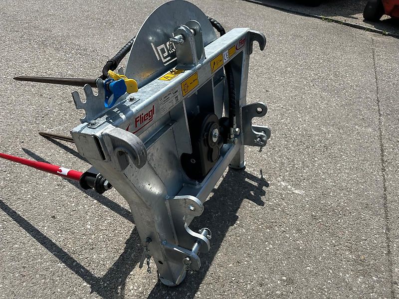 Fliegl Rundballenabwickler / Ballenabroller