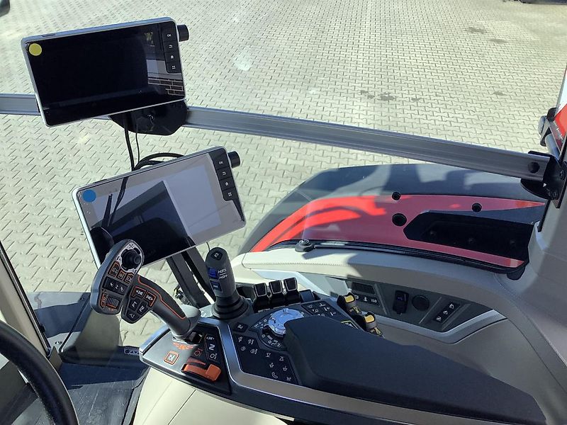 Massey Ferguson 8S.305 Dyna-VT Exclusive