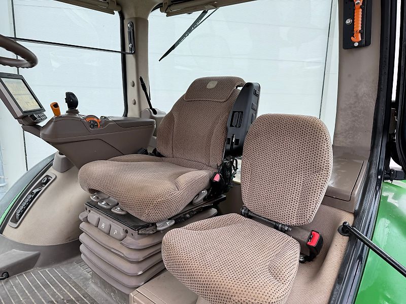 John Deere 8320 R E23