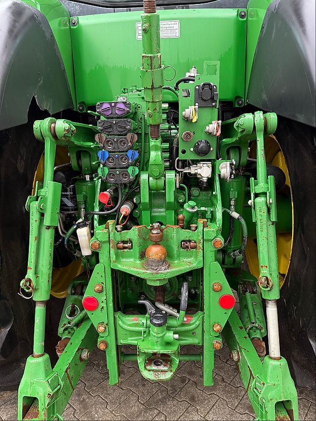 John Deere 8320 R E23