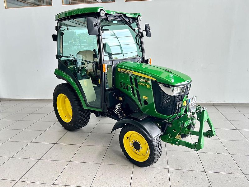 John Deere 2038R