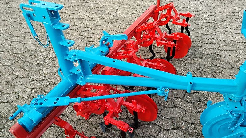 Rau Rau 6 Reihige Heckhacke 50cm Reihenabstand 3,1m Rahmenbreite mit Kulturschutzscheiben Exaktsteuerung im Heck zur optimalen Beikräuterbeseitigung durch Exackthecklenkung