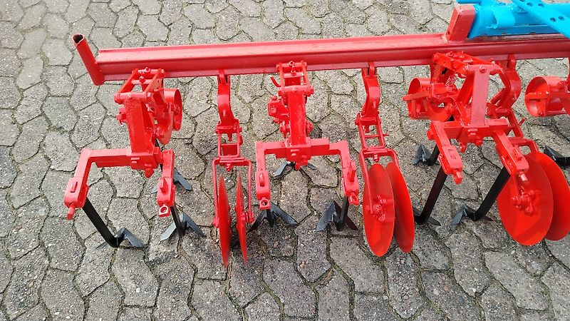 Rau Rau 6 Reihige Heckhacke 50cm Reihenabstand 3,1m Rahmenbreite mit Kulturschutzscheiben Exaktsteuerung im Heck zur optimalen Beikräuterbeseitigung durch Exackthecklenkung