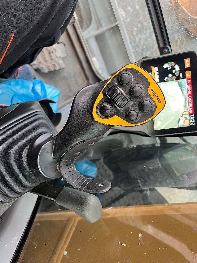 Case CX 85 D / Engcon, Kauha, Rasvari