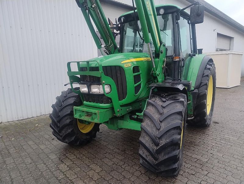 John Deere 6230