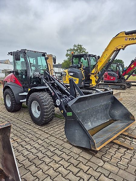 Yanmar Radlader V7HW "Black Edition" Demogerät