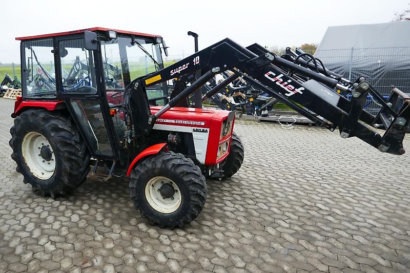 Lindner Traktoren 420S Allrad mit Niedrigkabine und Industriefrontlader