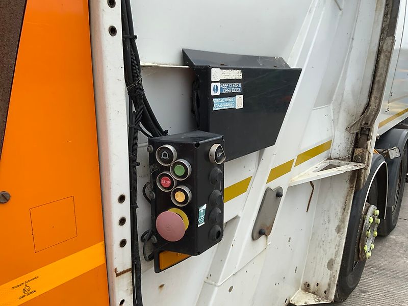 Mercedes-Benz Mercedes Econic 2630 Refuse Truck (ST22875)