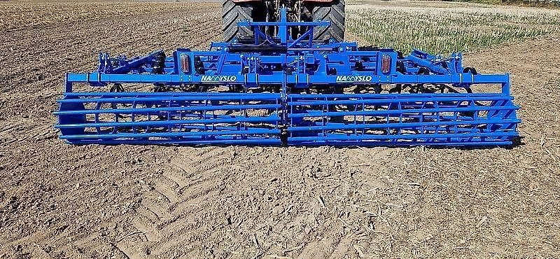 Namyslo Saatbeetbereitung / Seedbed cultivator / Combiné de préparation / Argegat para cultivo poco profundo / Argegat do płytkiej uprawy Organic 5 m