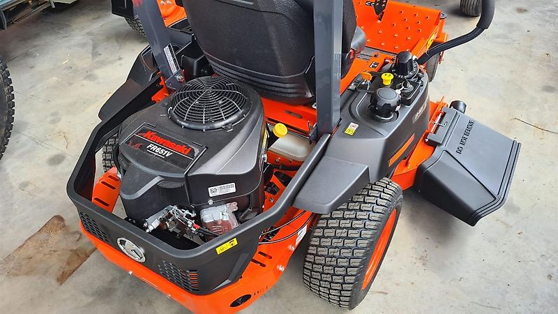 Kubota Z1-421 ZEROTURN-MÄHER MIT KAWASAKI-MOTOR