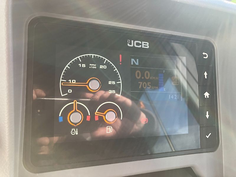 JCB 427 Agri T4F *mit Hochkippschaufel*