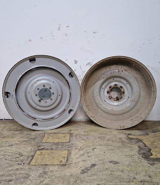 Case 12-48 Wiel vast gebruikt 221-275-8 ET+120 met APR 38"