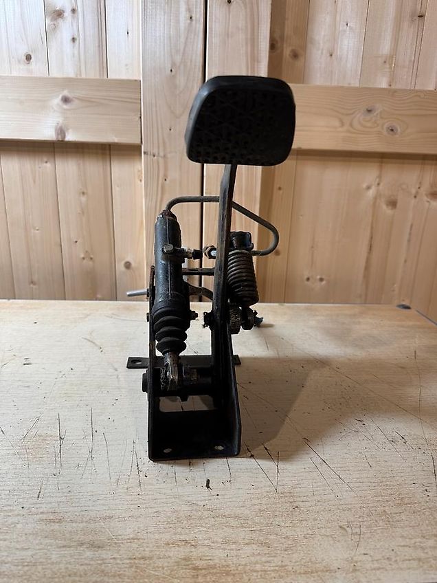 Unimog Kupplungspedal mit Konsole 424 425 427 435 437