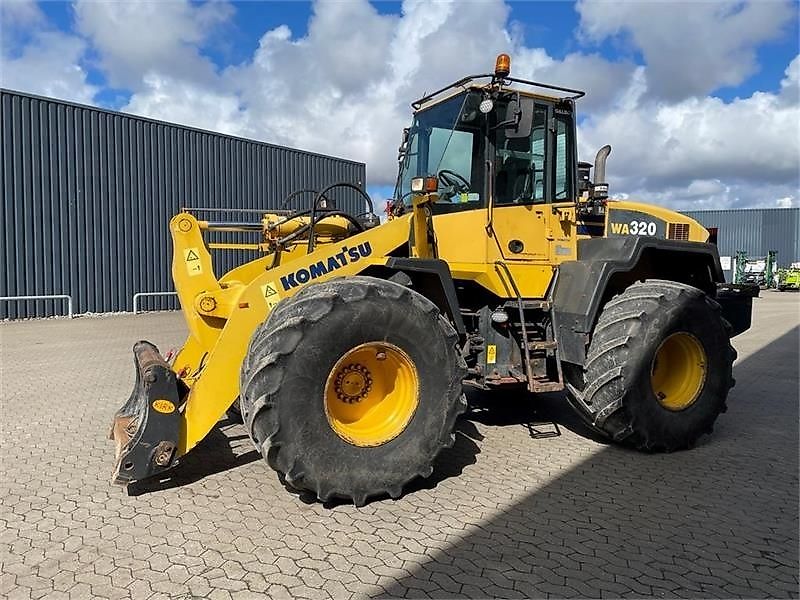 Komatsu WA320-5
