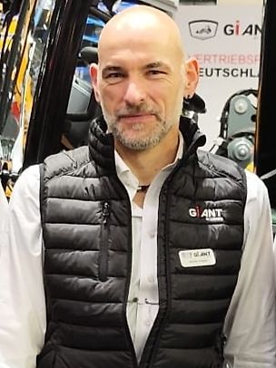 联系人 先生 Norbert Dingels