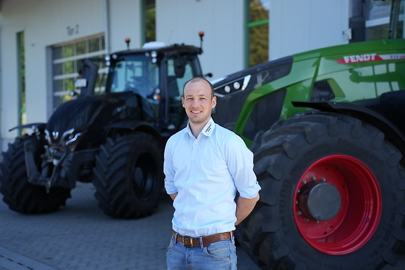 联系人 先生 Simon Scheel